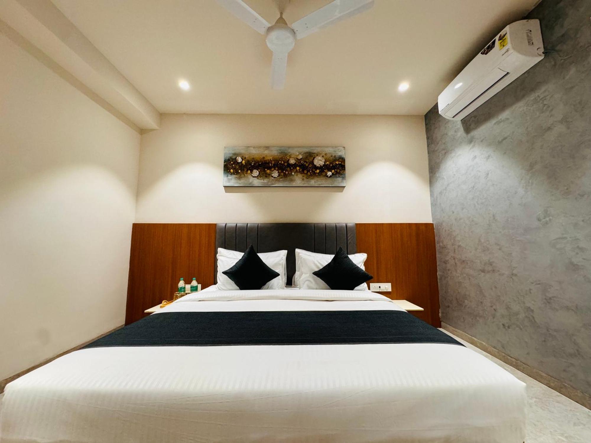 Hotel Rudhav Palace Удджайн Экстерьер фото
