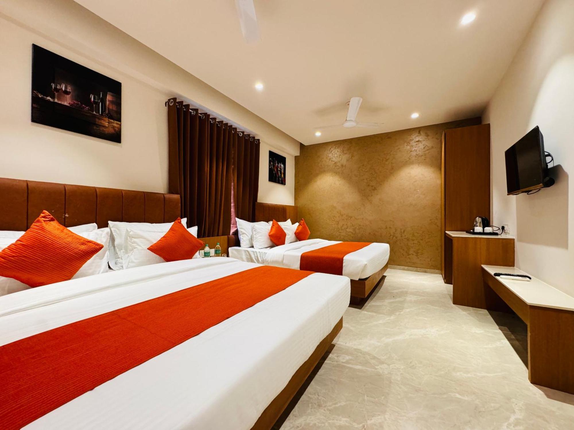 Hotel Rudhav Palace Удджайн Экстерьер фото
