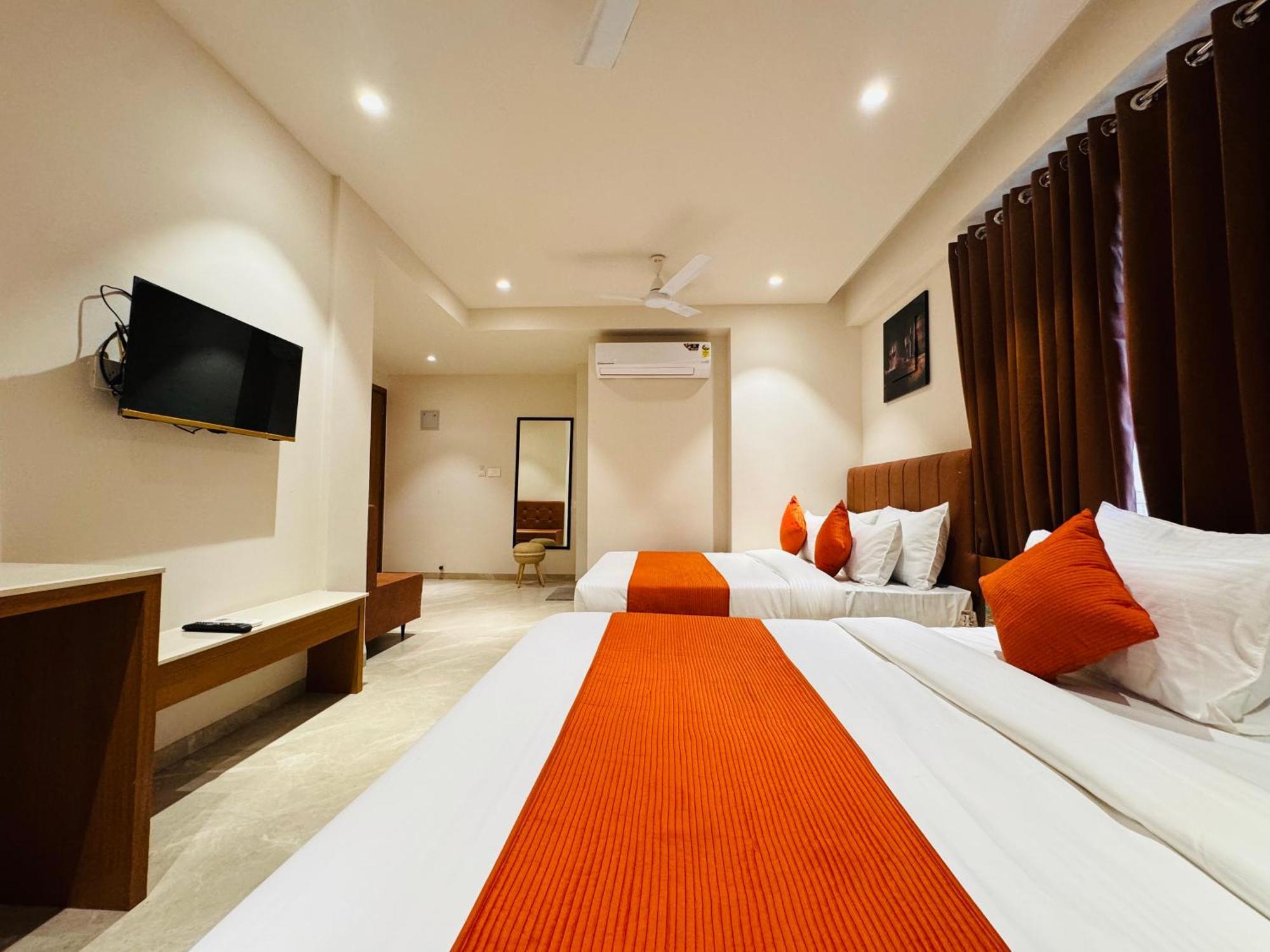 Hotel Rudhav Palace Удджайн Экстерьер фото