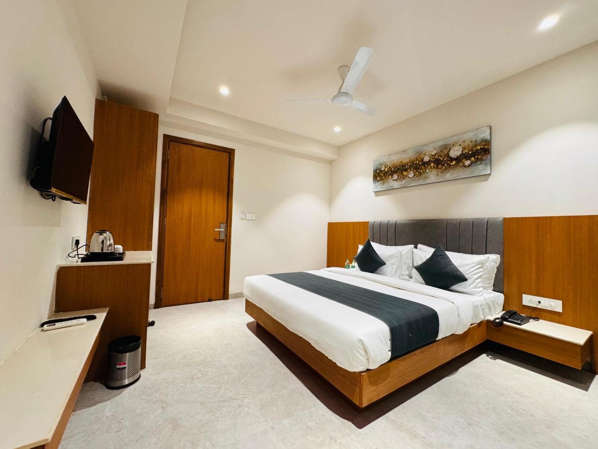 Hotel Rudhav Palace Удджайн Экстерьер фото